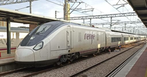 The government promotes a counter-bid for Talgo for Talgo to prevent the takeover by Magyar Vagon and Ganz-Mavag.